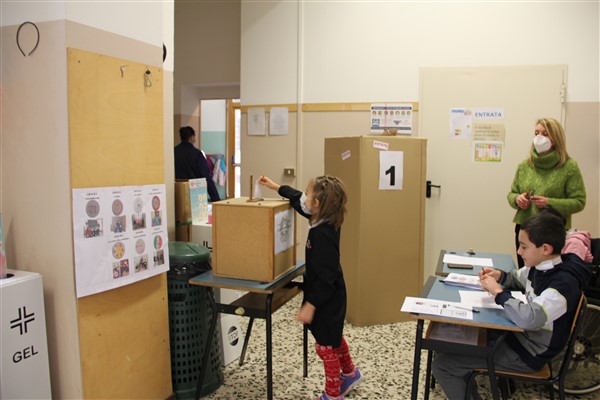 /A scuola di democrazia alla primaria Marinoni (3)