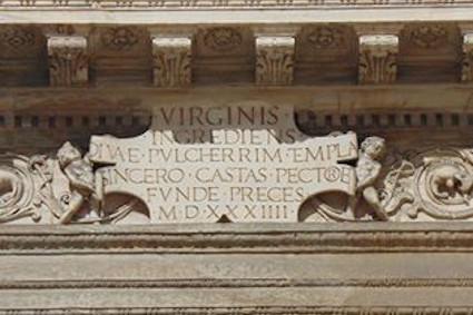 Particolare del portale della Basilica di Madonna di Tirano