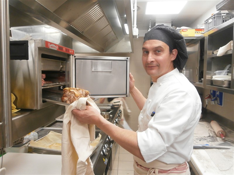 /3 -Lo chef Leonardo Bassola