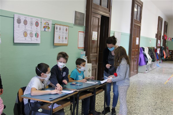 /A scuola di democrazia alla primaria Marinoni (6)