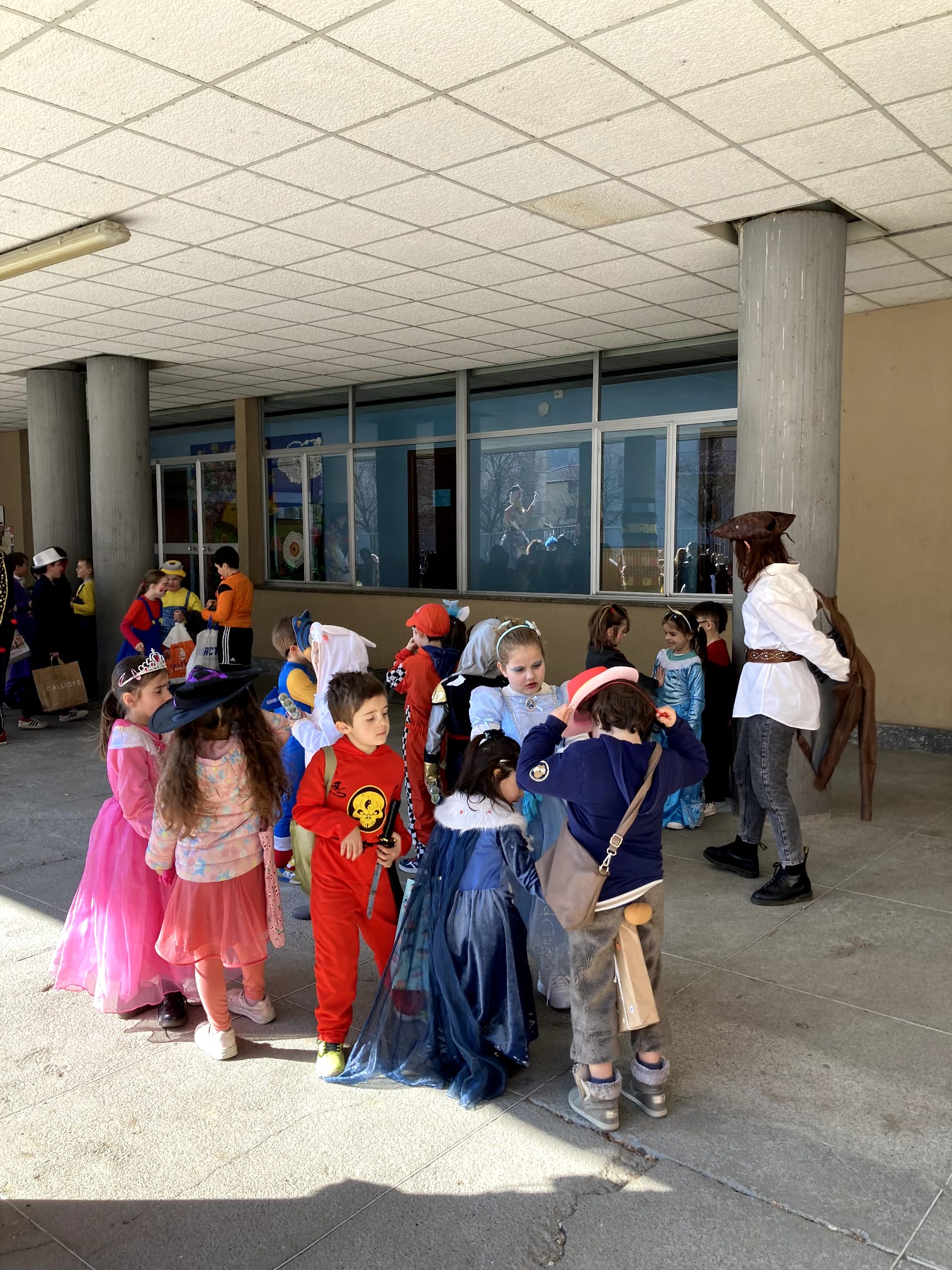 /alla scuola Vido di Tirano si brucia la vecchia (5)