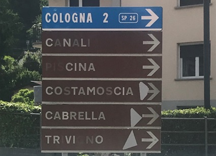 /Un esempio di incerta segnaletica turistica in Tirano