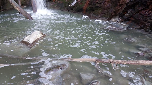 Aprica, la vergogna continua: la fogna sversa ancora