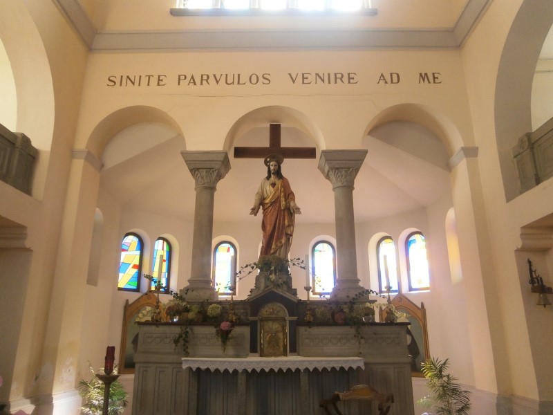 /L'altare della chiesa del Sacro Cuore
