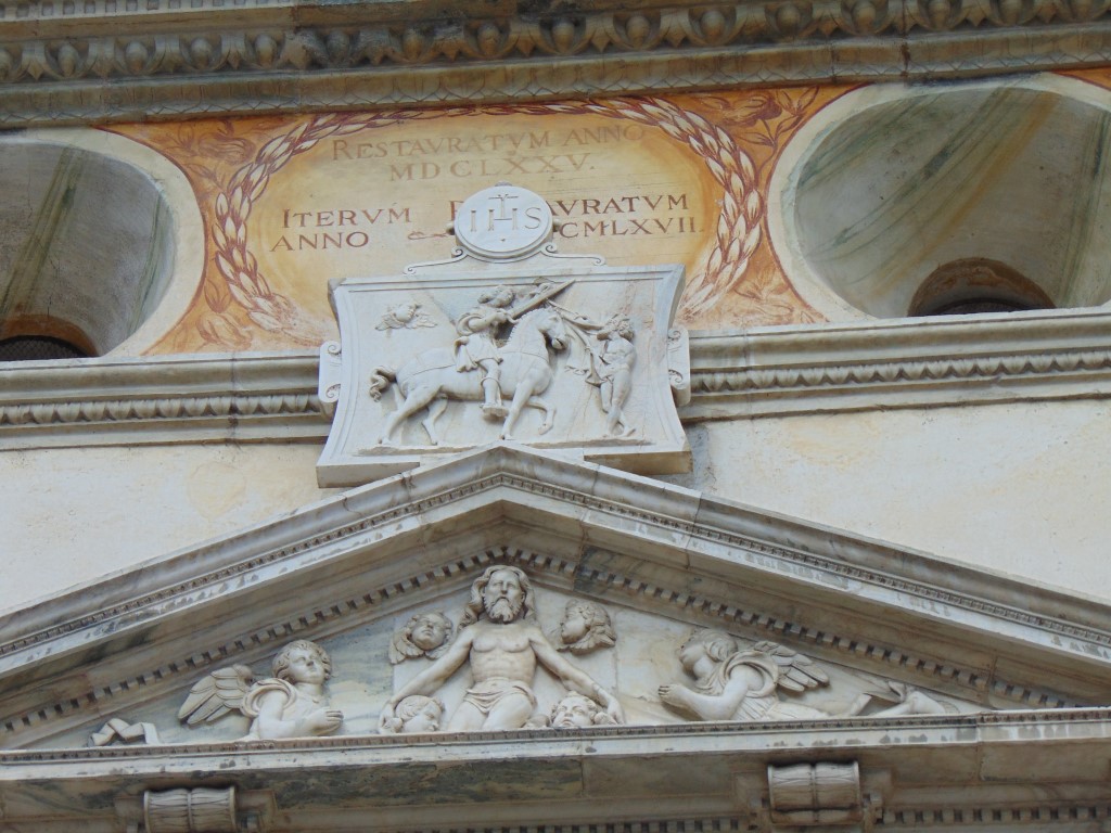 /La Pietà e il simbolo di San Martino