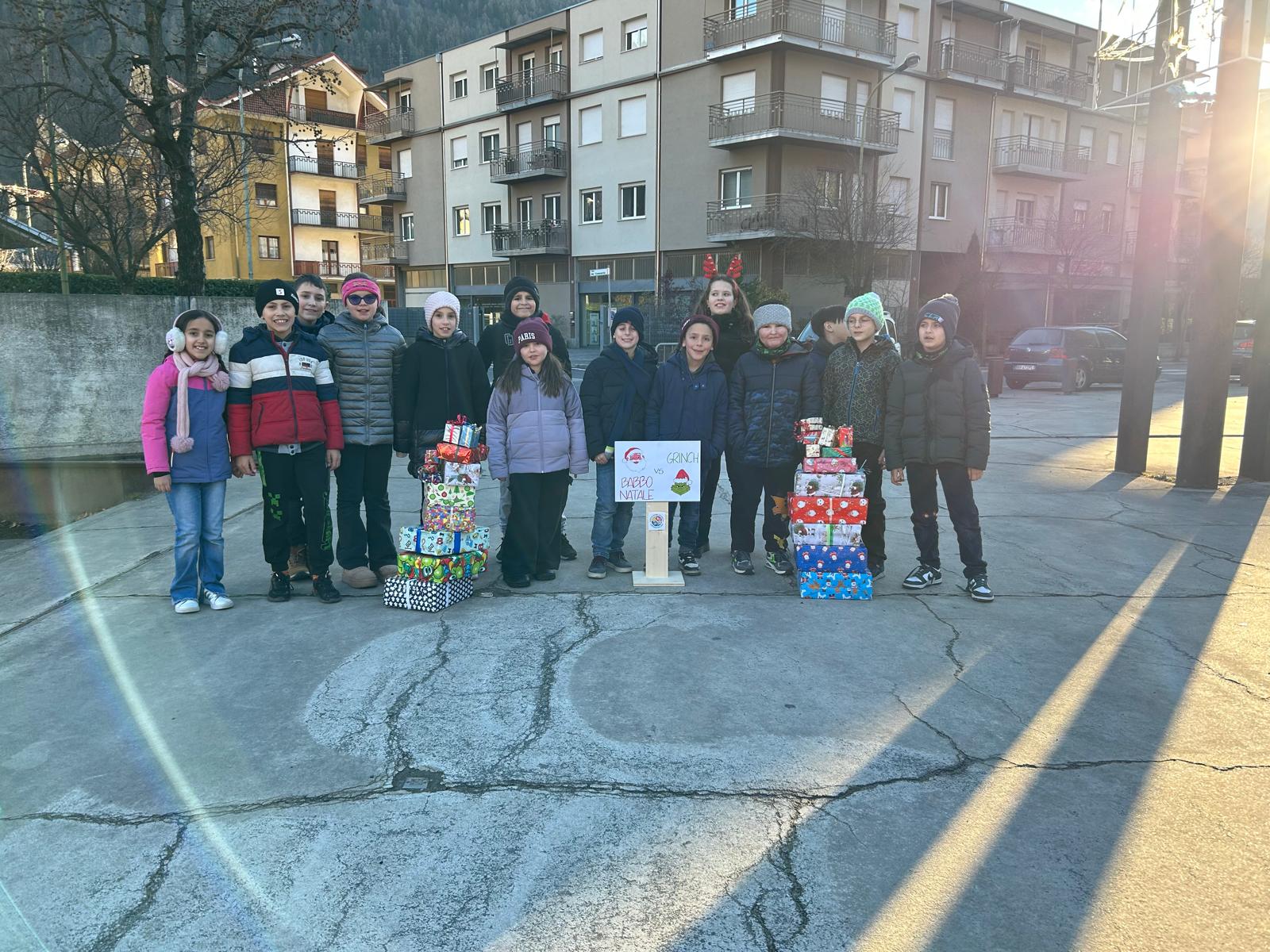 /la Scuola Vido inaugura il Natale con canti e giochi (5)