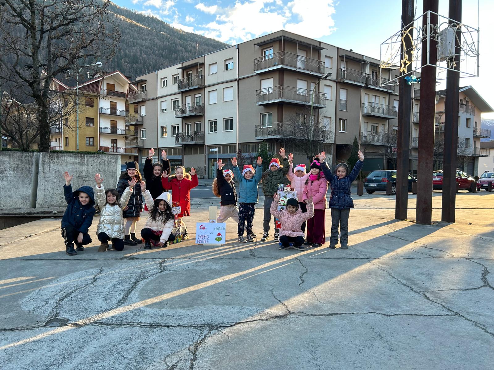 /la Scuola Vido inaugura il Natale con canti e giochi (6)