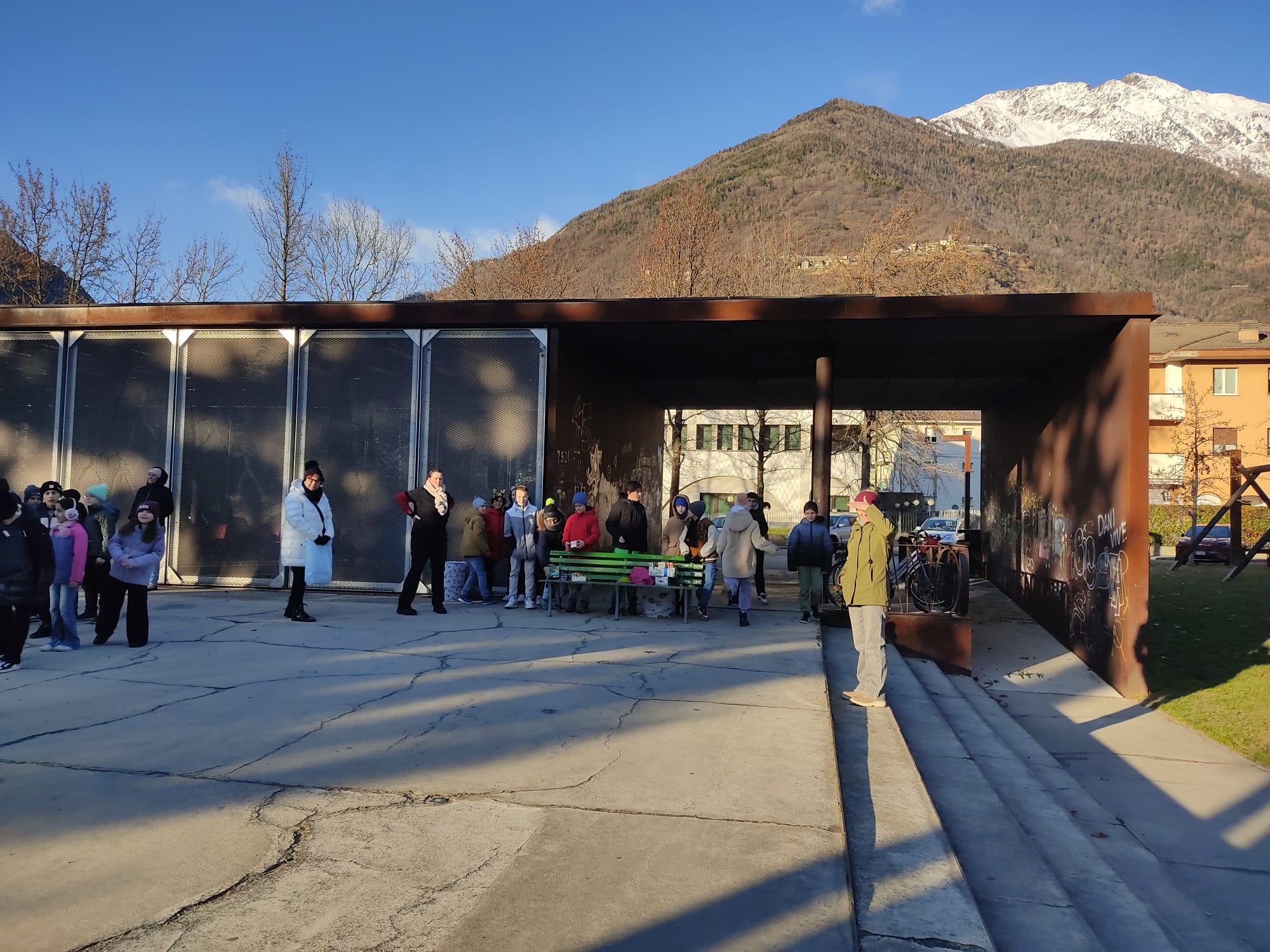 /la Scuola Vido inaugura il Natale con canti e giochi (7)