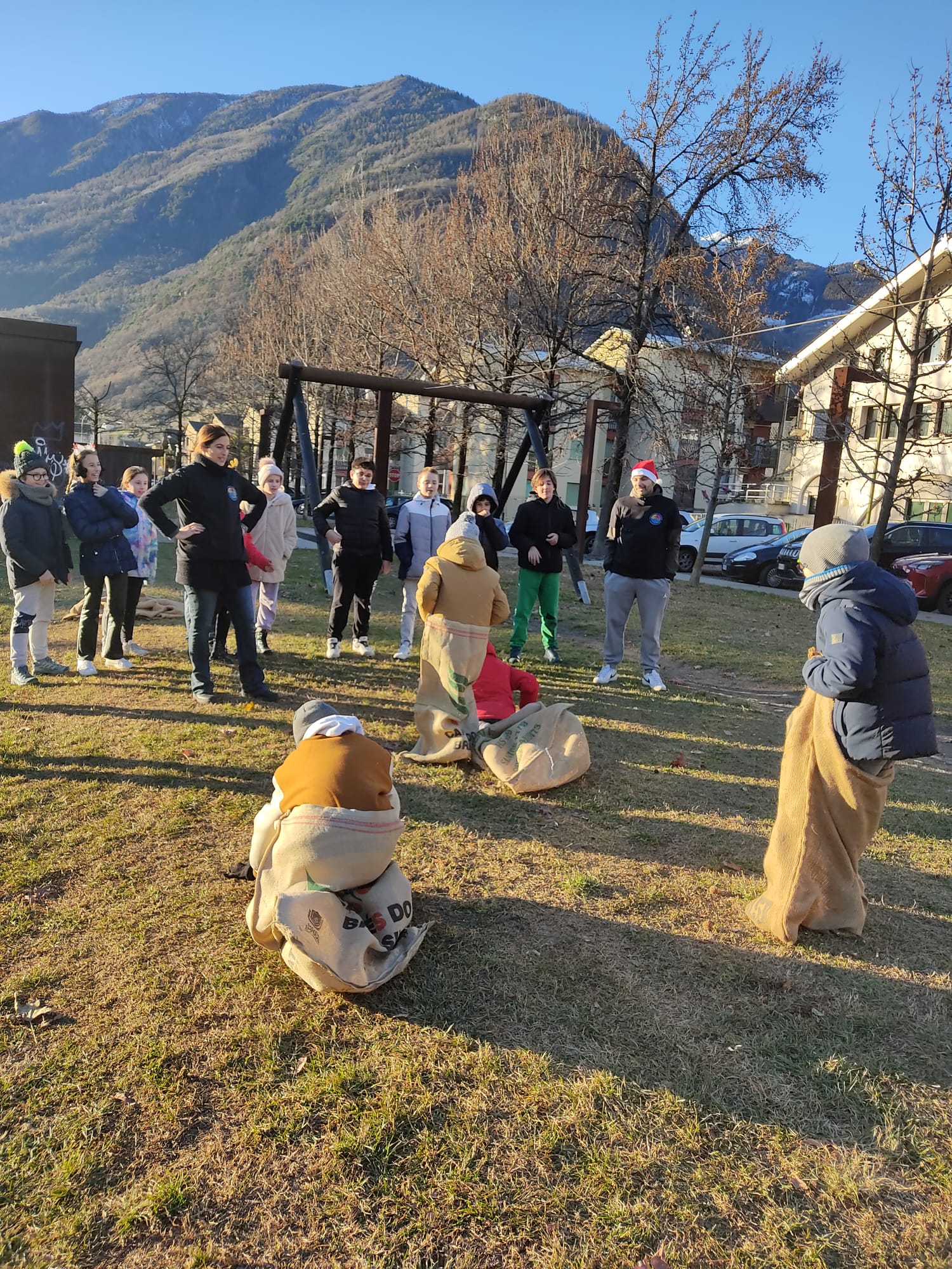 /la Scuola Vido inaugura il Natale con canti e giochi (9)