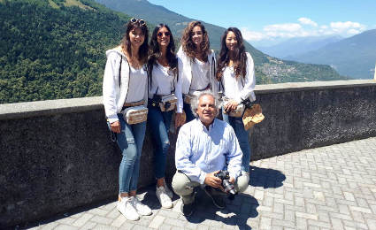 /Le ragazze di Donnavventura in Valtellina con il regista