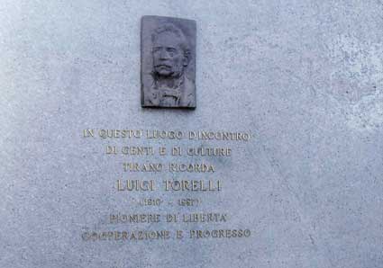 /Luigi Torelli lapide commemorativa in piazza delle Stazioni a Tirano