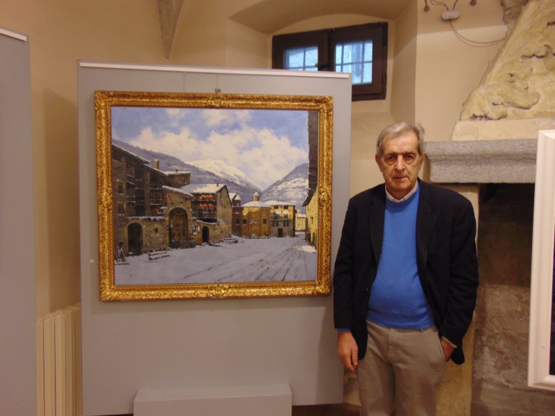 /Riccardo Rinaldi davanti ad uno dei suoi classici la piazza Parravicin ia Tirano