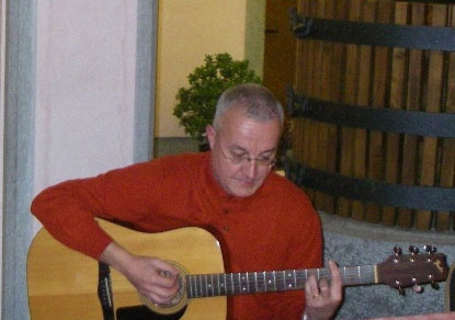 /Marco Divitini alla chitarra