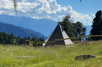 foto della tenda al Mortirolo diffusa dalla startup Tipì