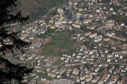 /Tirano, con il suo prezioso “polmone” verde (foto–Méngu)