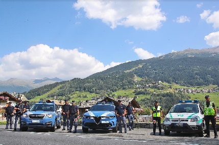 Controlli straordinari della Polizia: Oltre 200 persone verificate