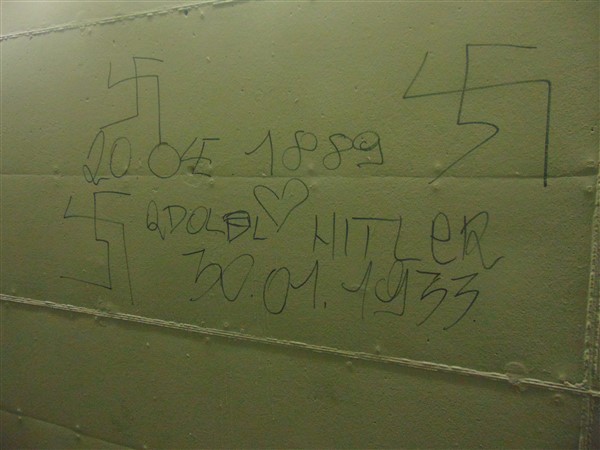 /Scritte naziste al sottopassaggio pedonale di Tirano
