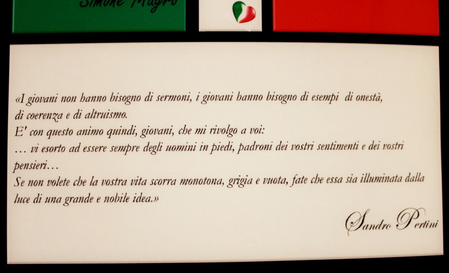 Consegnate copia della Costituzione Italiana ai neo diciottenni a Porto  Recanati - Radio Erre