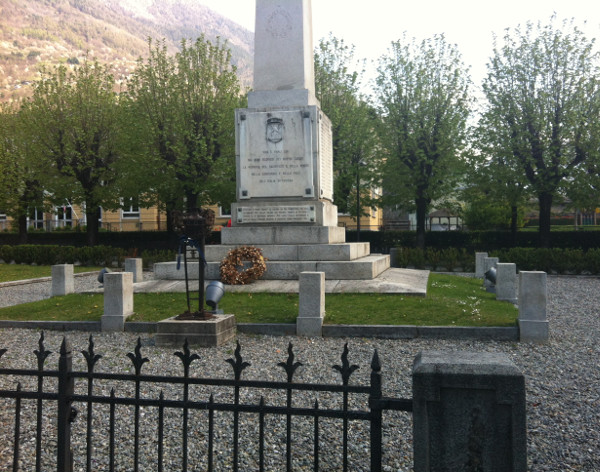 /monumento caduti_tirano